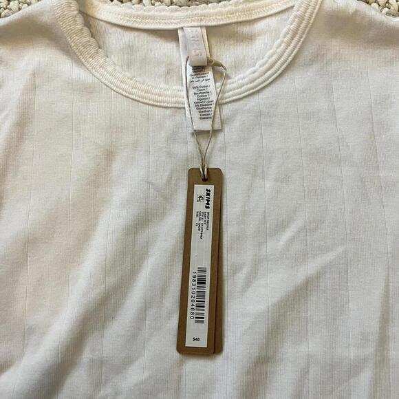 SKIMS Drop Needle Baby Tee in Snow - Picture 3 of 6